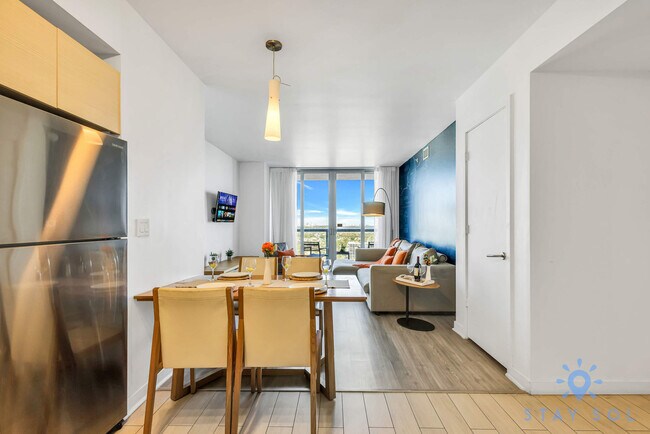 Building Photo - 2602 E Hallandale Beach Blvd
