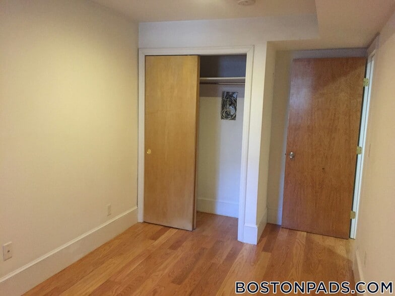 Building Photo - 64 Louis Prang St