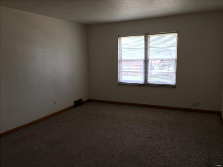 Building Photo - 523 S Central Ave