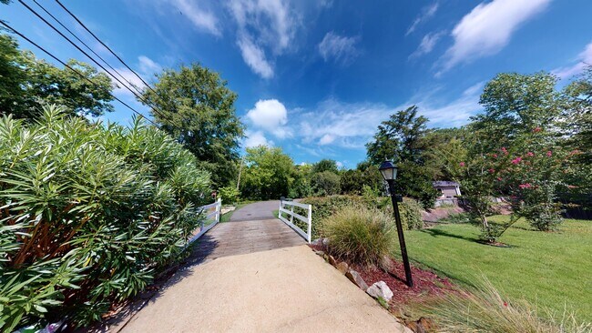 Building Photo - 3363 E Audubon Rd