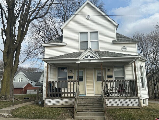 Primary Photo - 302 S Prairie St