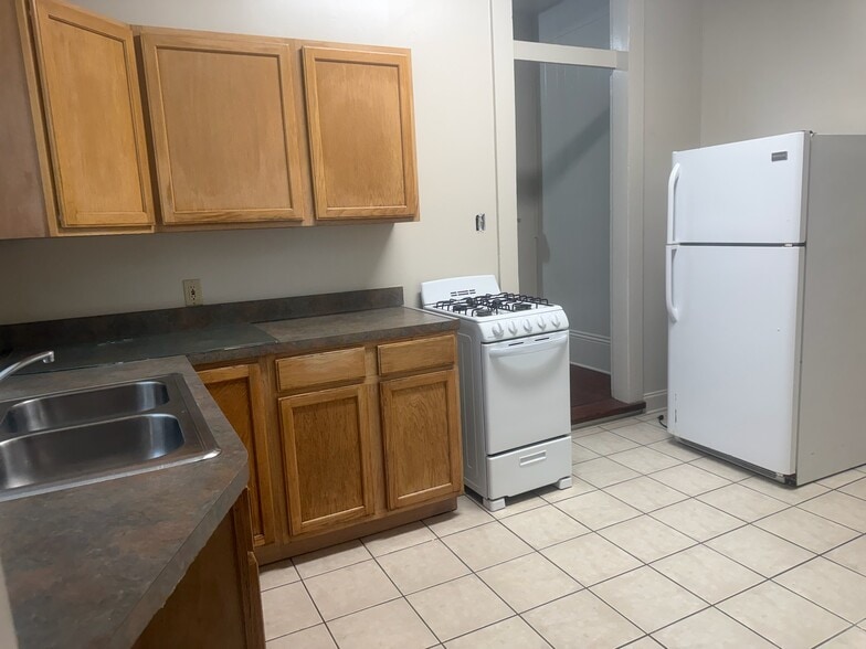 Kitchen - 713 Evelina St