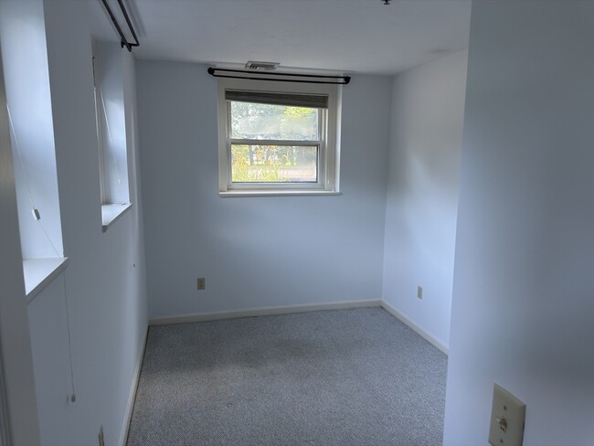 Building Photo - 280 Village St
