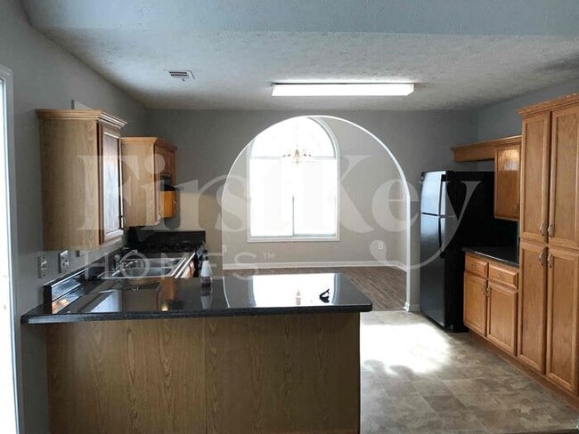 Building Photo - 8118 Birch Walk Dr
