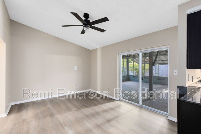 Building Photo - 10562 Bridlewood Ave