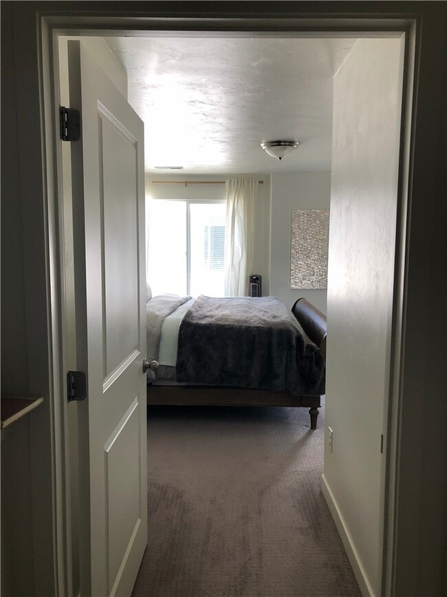 Building Photo - Luxury Bluffdale 4 Bedroom Town Home