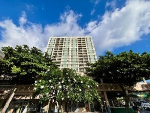 Building Photo - Liliha Square: 2 Bed, 1 Bath Apartment w/ ...