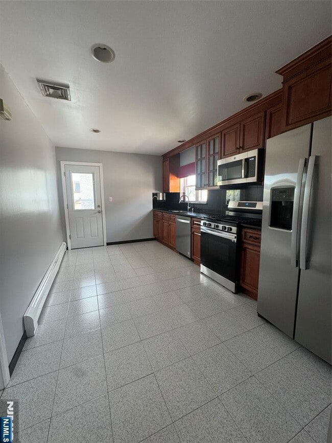 Building Photo - 376 Greenmount Ave