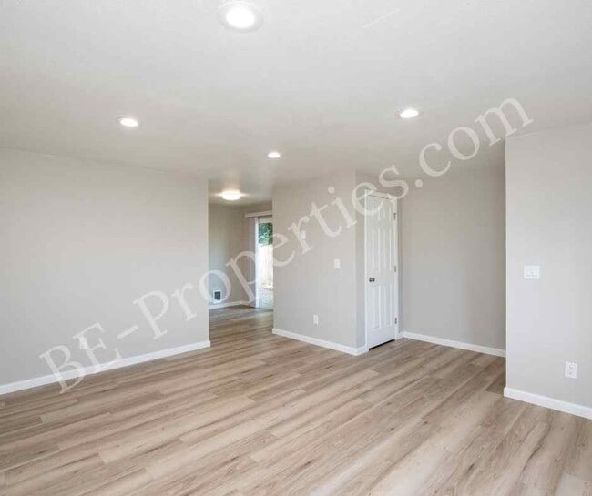 Building Photo - Central Tacoma Rambler