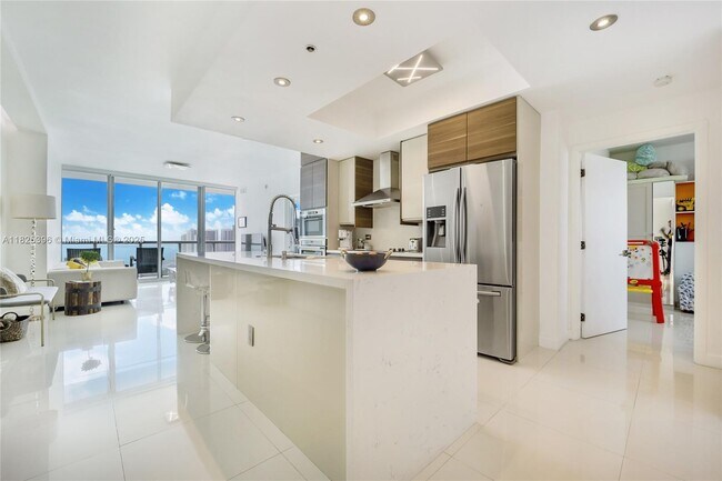 Primary Photo - 888 Biscayne Blvd