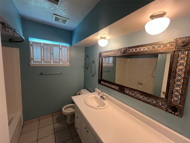 Building Photo - 22503 Braken Carter Ln