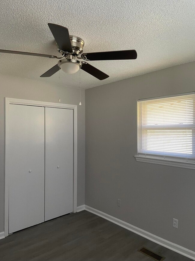 Building Photo - 4759 Tessie Ln