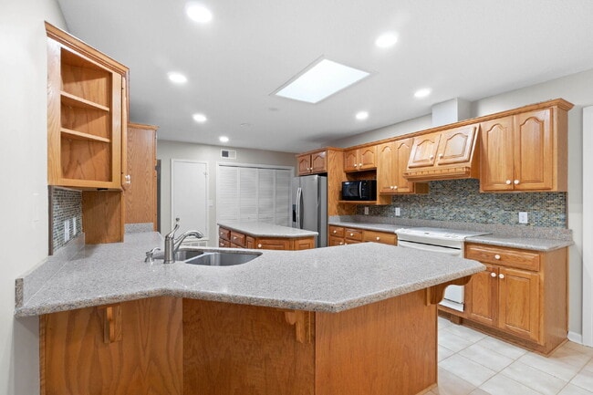 Building Photo - 661 St Lucia Cove