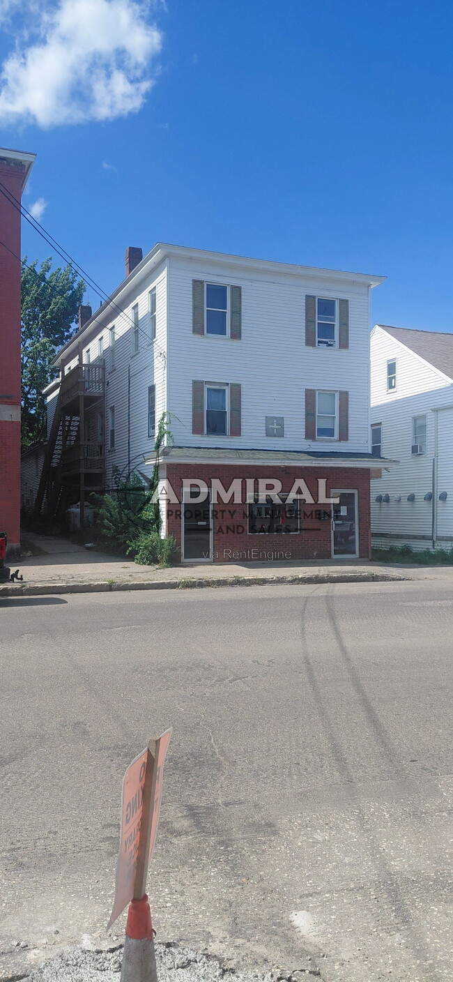 Building Photo - 474 Main St