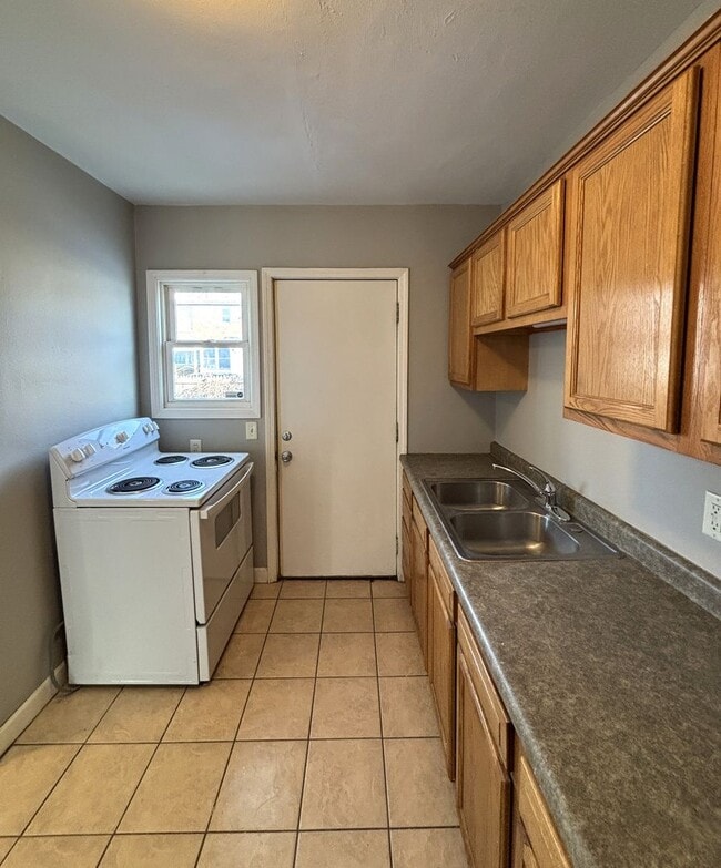 Building Photo - 2 Bedroom townhouse for rent in Waterloo!