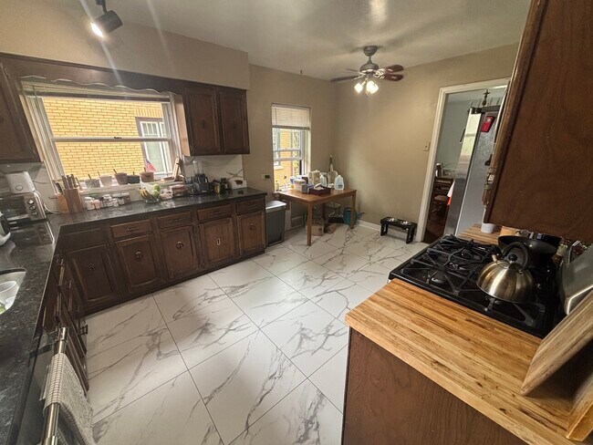 Building Photo - 290 Elm Park Ave