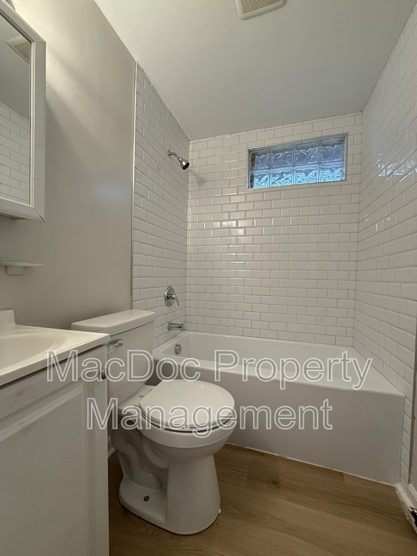 Building Photo - 900 Lakeview Pkwy