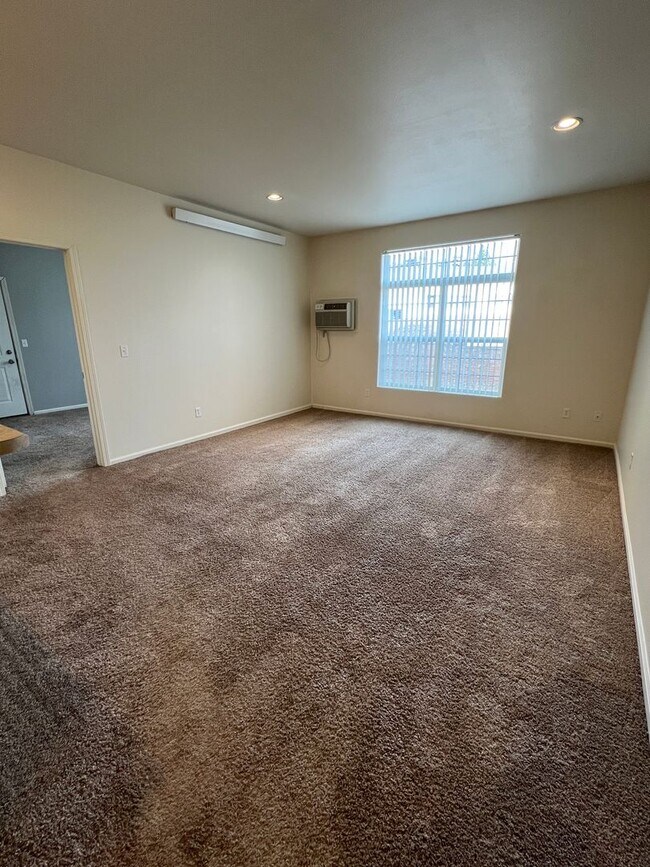 Building Photo - 1920 Monte Vista Dr