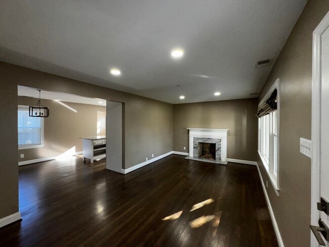 Building Photo - 564 Claymont Dr