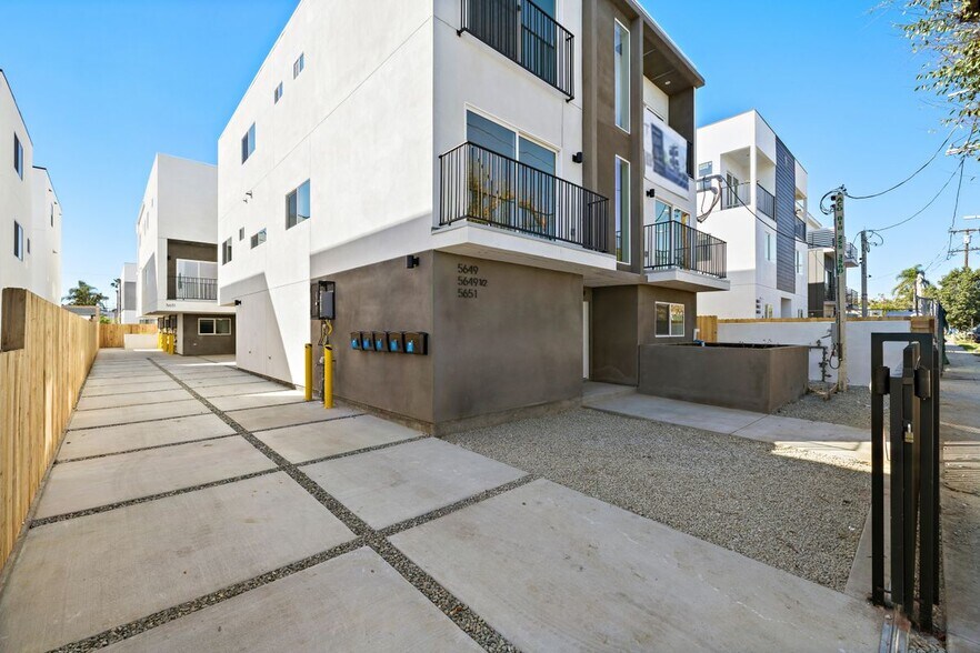 Building Photo - 5649 Case Ave