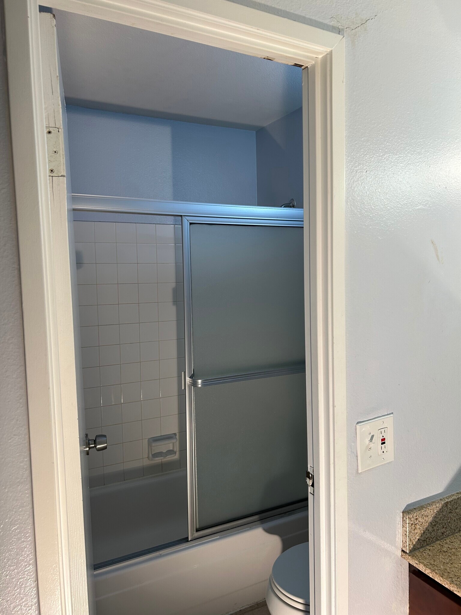 Building Photo - 1350 Golden Cir