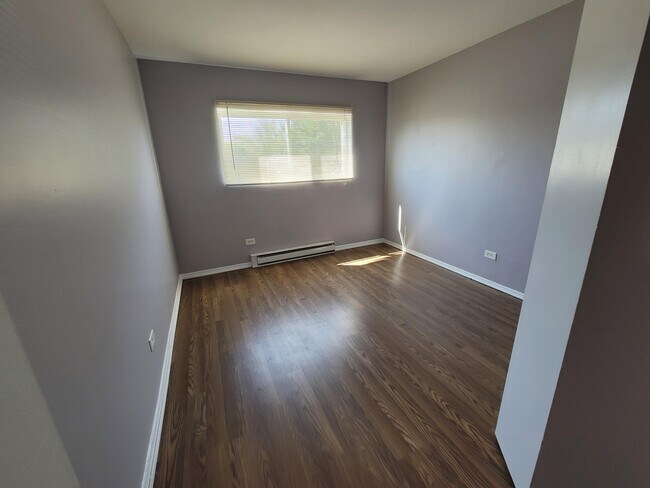 Building Photo - 850 E Old Willow Rd