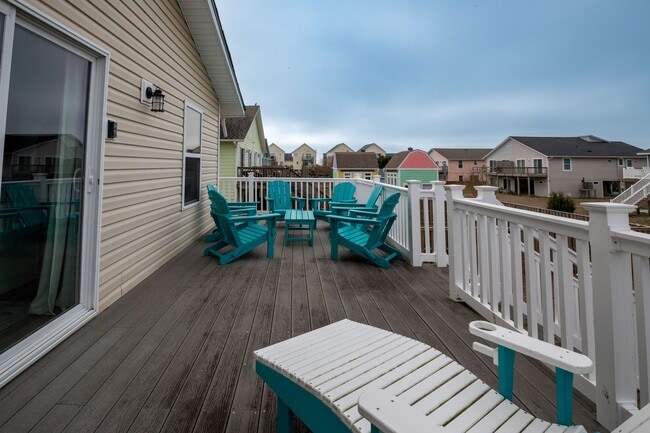 Building Photo - FURNISHED OFF-SEASON MONTHLY RENTAL - AVAILABLE MID-SEPT '27