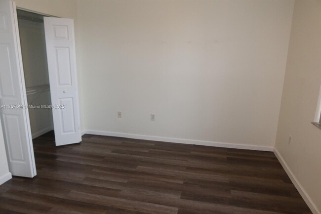 Building Photo - 185 Riverwalk Cir