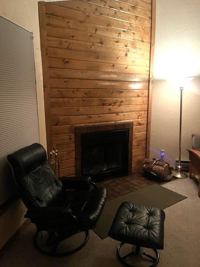 Building Photo - FOR RENT – LAKE HATCHER TOWNHOUSE CONDO