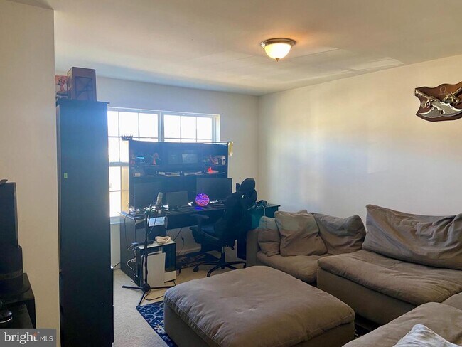 Building Photo - 27 E Imperial Dr