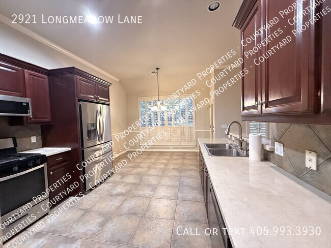 Building Photo - 2921 Longmeadow Ln