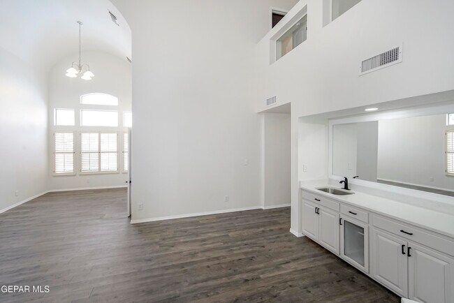 Building Photo - 6529 Jim De Groat Dr