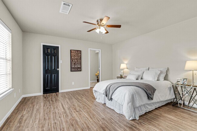 Building Photo - 7911 Heathrow Ln