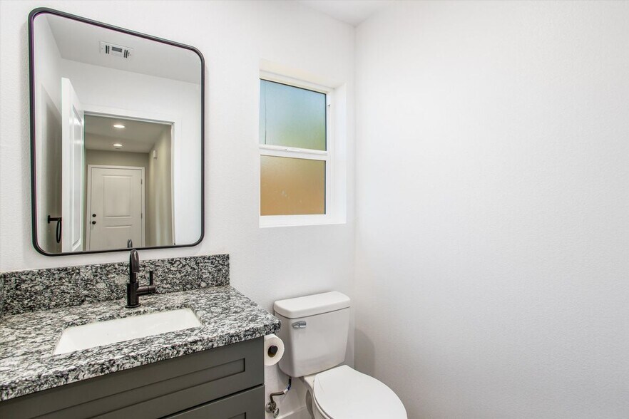 Building Photo - 66079 Cahuilla Ave