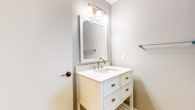 Building Photo - PURE Property Management Presents: Beautiful 3 Bedroom/2 Bath in Santa Rosa!