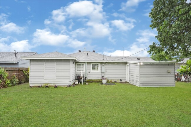 Building Photo - 5009 Bataan Rd