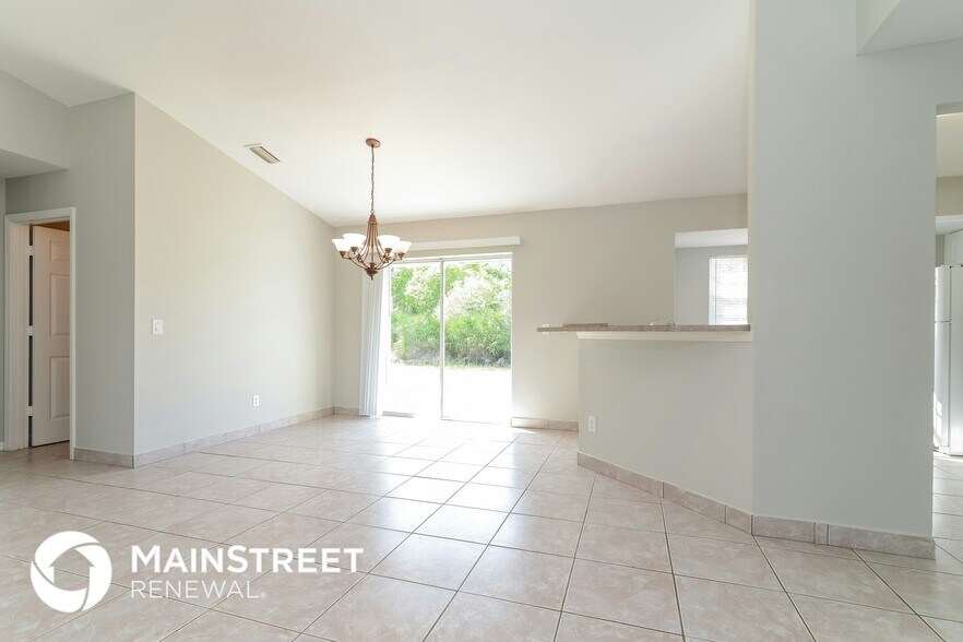 Building Photo - 4173 Pincushion St