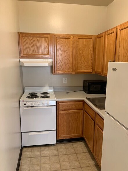 Building Photo - 3911 Pine St