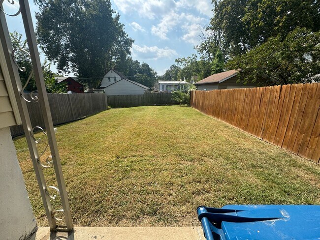 Building Photo - 3 Bedroom and 1 Bath Home With Recent Updates