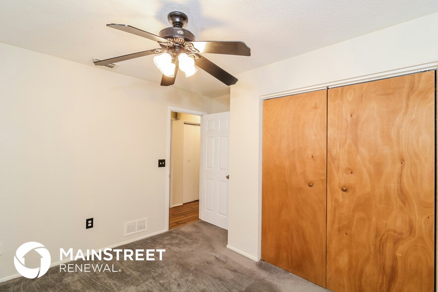 Building Photo - 2643 S San Mateo Dr