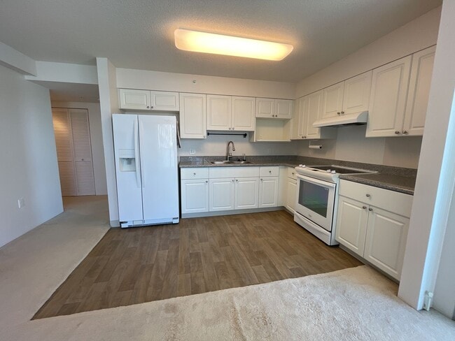 Building Photo - 801 South St. 2 bed, 2 bath, 2 parking