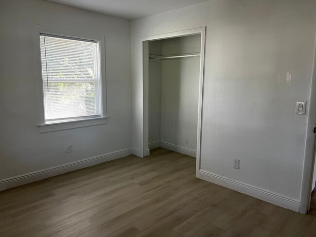 Building Photo - 224 W Cypress St