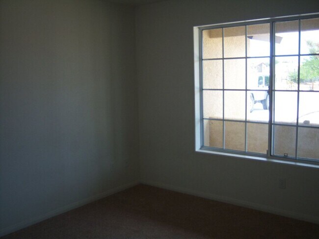 Building Photo - AVAILABLE NOW $200 off First Month Rent