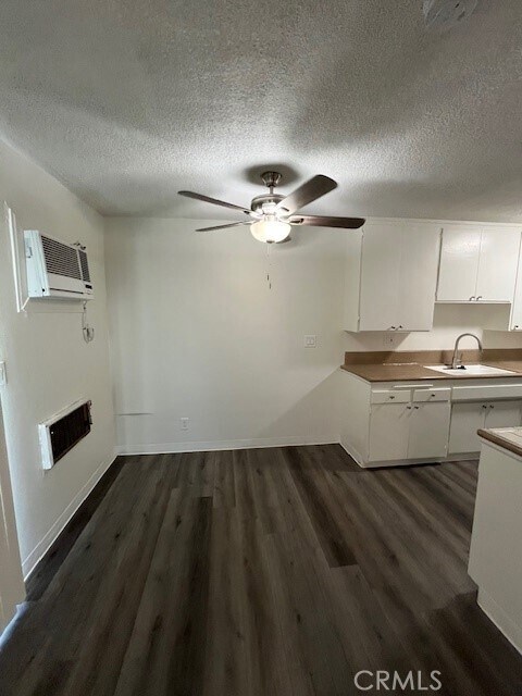 Building Photo - 685 E Vista Chino