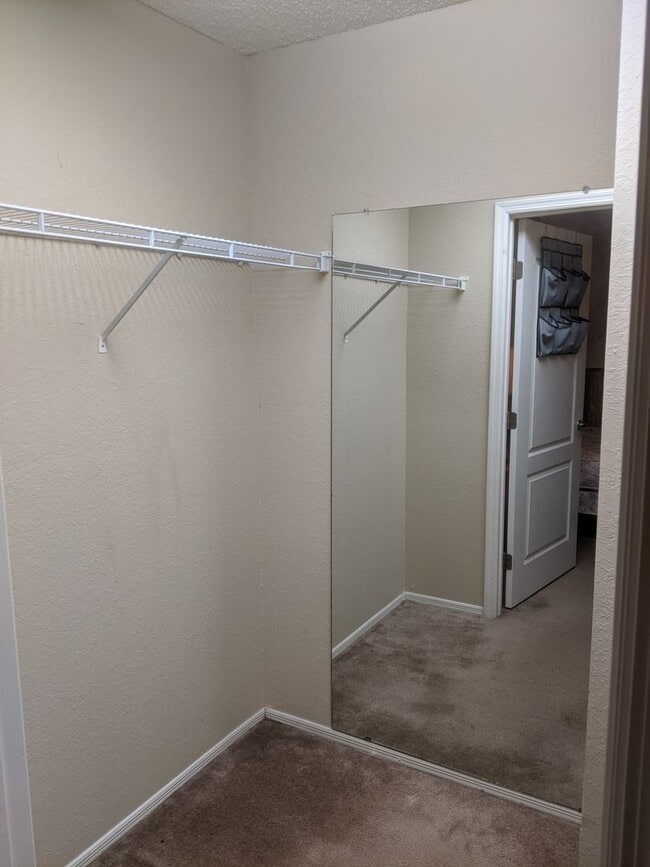 Building Photo - Partially Furnished 1BR/1BA in the Beautiful Windsor Park Community!