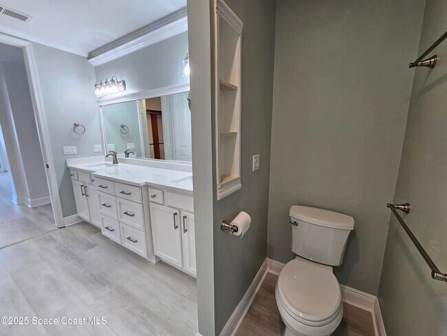 Building Photo - 590 S Banana River Dr