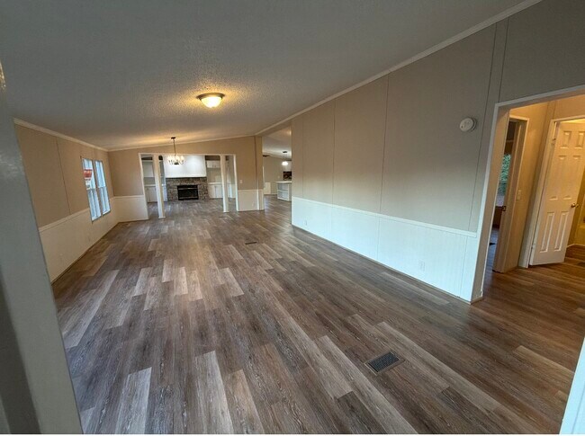 Building Photo - 103 Oak Ct