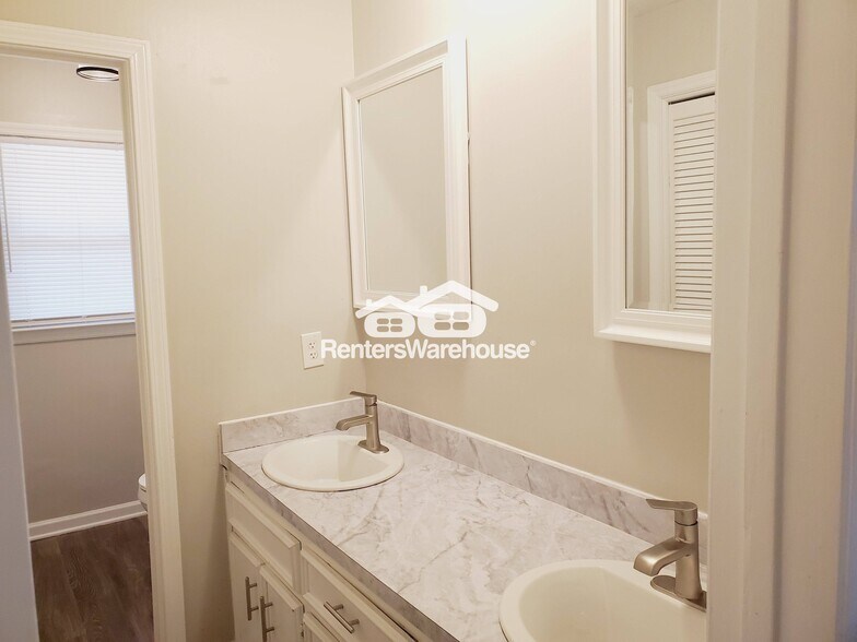 Building Photo - 3910 Lisas Dr