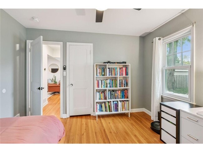 Building Photo - 3040 Hampshire Ave S