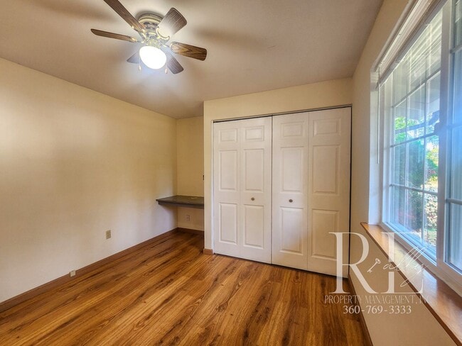 Building Photo - Spacious 4-Bedroom Rambler with Fenced Yar...